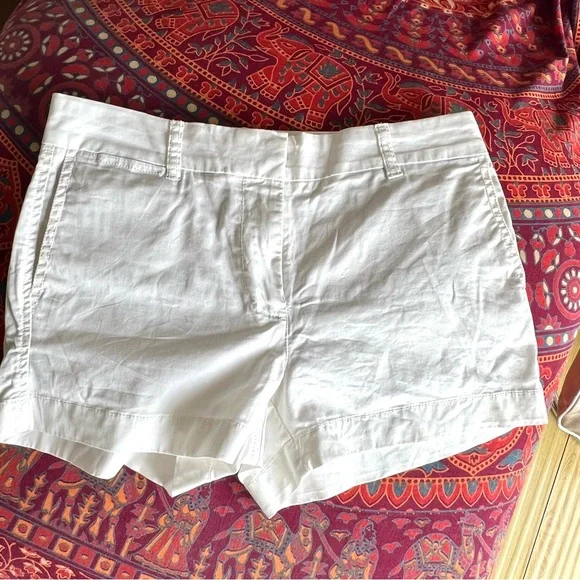 Chinos by J.Crew White Shorts Sz 4 D-36 - Picture 2 of 3